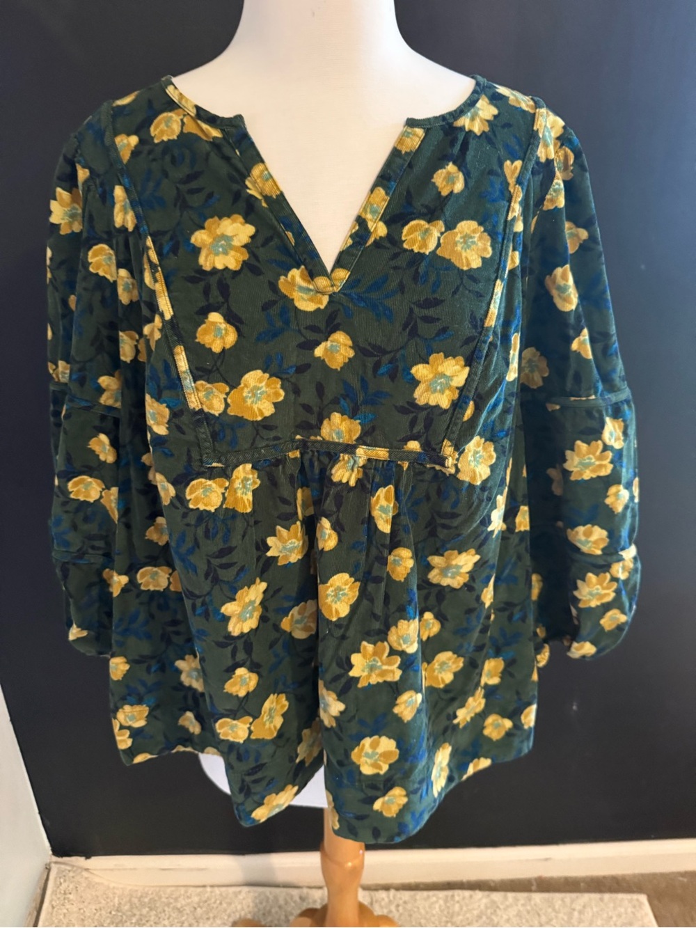 Sonoma Dark Green Floral Split-Neck Babydoll Tunic with Yellow Blooms curvy